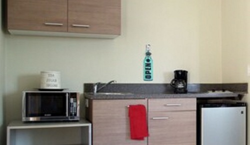 Suite with Kitchen & Balcony (Mountain View)