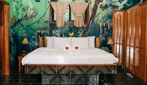 Mariposa Deluxe Executive Suite