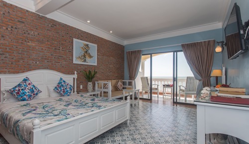 Luxury Suite, 1 King Bed, Ocean View, Oceanfront