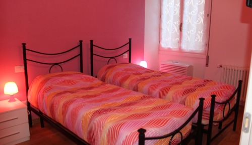 Classic Twin Room, 2 Twin Beds (Fucsia)
