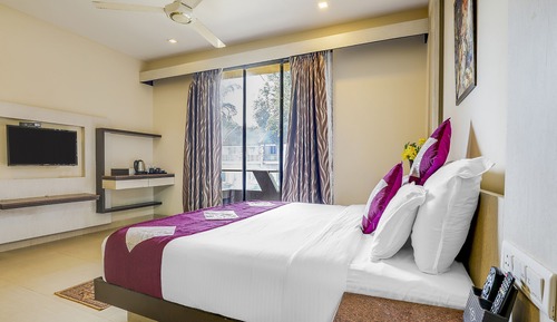 Grandeur Luxury with Couple Jacuzzi Bathtub