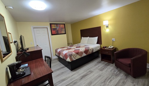 Standard Room, 1 Queen Bed