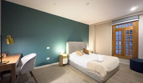 Deluxe Apartment, 1 Queen Bed with Sofa bed, Private Bathroom