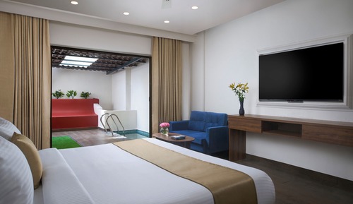 SAHASWARA PLUNGE POOL SUITE