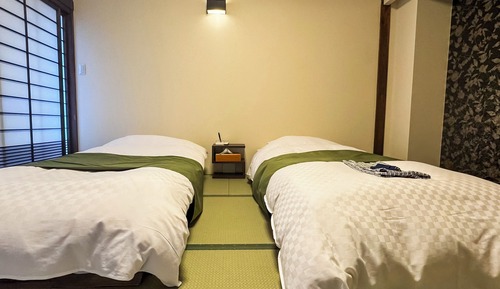 Deluxe Room (with bathroom)