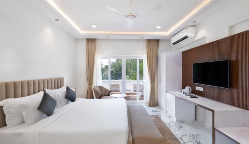 Luxury Double Room, Pool View