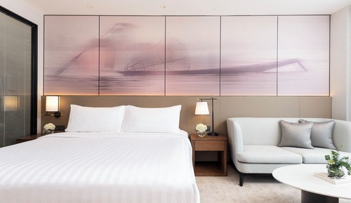 Deluxe Room, 1 King Bed, City View