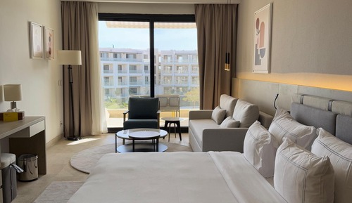 Superior Room Pool View King Size Bed