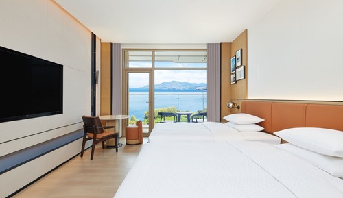 Superior Room, 2 Twin Beds, Lake View