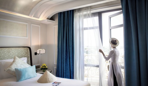 Royal Deluxe Twin with Executive Lounge Access