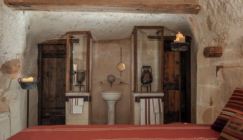 Magna Graecia Dwelling 12 (The Shoemaker's) - in a cave