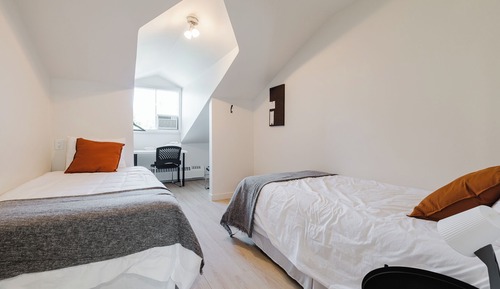 Single Room, 2 Twin Beds, Shared Bathroom (#31)