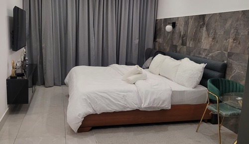Luxury Studio, City View