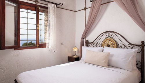 Cozy 1 Bedroom Junior Suite with Panoramic Sea View
