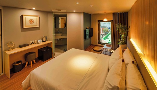 Deluxe Room, Balcony, Corner