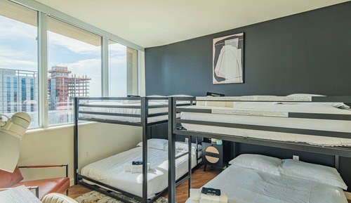 Luxury Apartment, 2 Bedrooms, Refrigerator & Microwave
