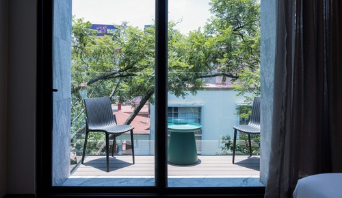 Premium Suite, 1 King Bed, Balcony