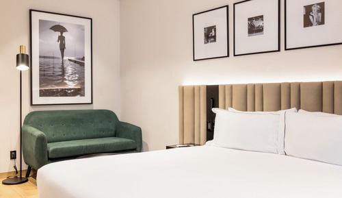 Deluxe Studio Suite, 1 King Bed, Balcony