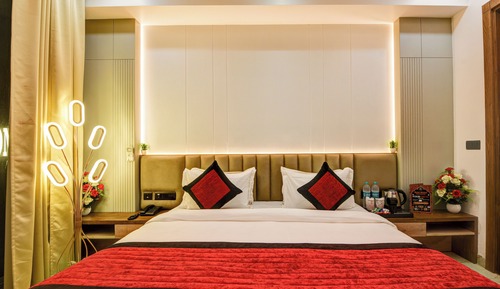 Primer Room_with One way airport transfers