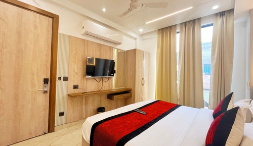 Boutique Room