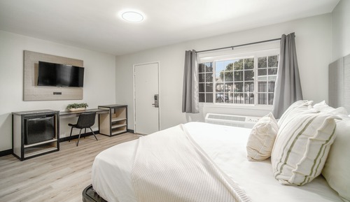 Deluxe Room, 1 King Bed, Non Smoking