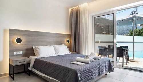 Junior Suite, Pool View