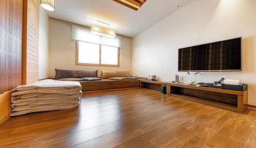 Premium Korean Style Room (Ondol), City View