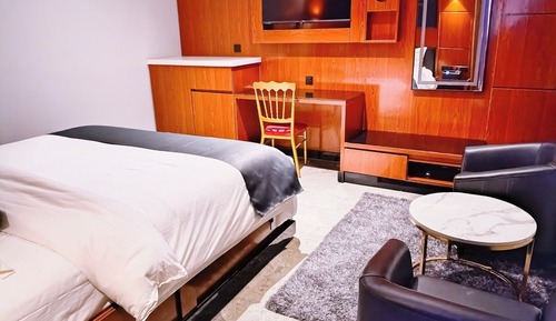 Luxury Suite, City View