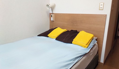 Economy Room, 1 Large Twin Bed, Smoking