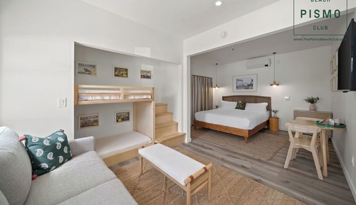 Deluxe Studio Suite, City View