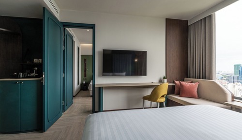 Connecting Room