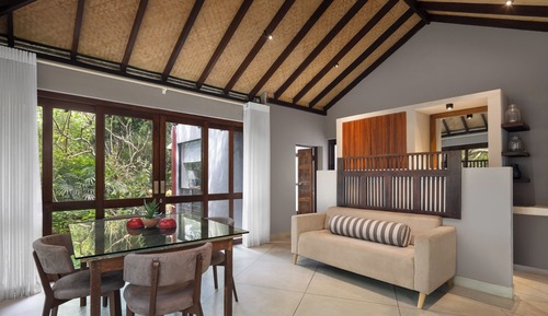 Honeymoon suite with plunge pool