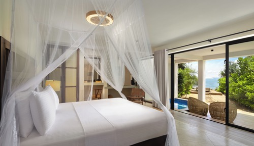 Garden suite with sea view