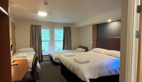 Classic Family Room (2 adults & 2 children)