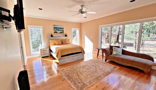 House, Multiple Beds, Patio, River View (Daphne River Villa)