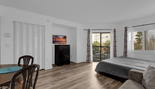 Comfort Studio, Partial Lake View
