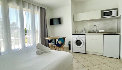 Classic Triple Room, 1 Double Bed with Sofa bed, Non Smoking, Private Bathroom