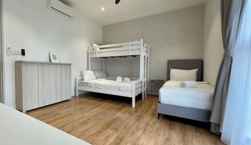 Family Condo, Balcony
