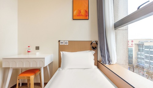 Comfortable Single Room (Shared bathroom)(Have window)