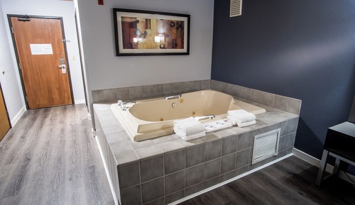 Deluxe Room, 1 King Bed Spa bath Jacuzzi Non-Smoking