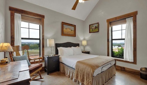 House, Multiple Beds, Pool Access (2037 W US 290 Combo)