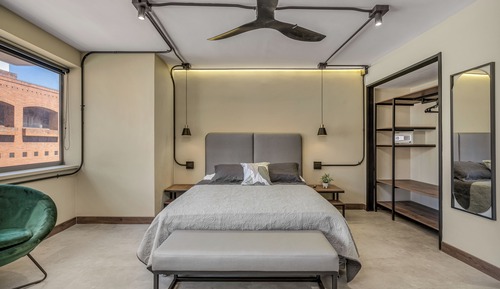 Loft (821)