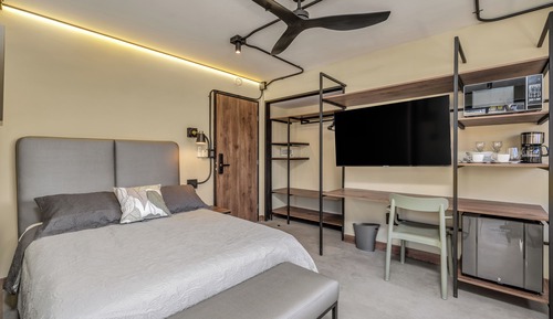 Loft (825)