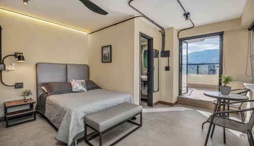Loft (828)