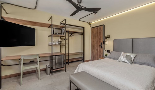 Loft (824)