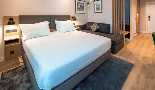 Standard Room, 1 Queen Bed, Pool View