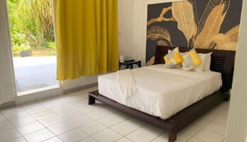 Comfort Room, 1 Queen Bed, Poolside