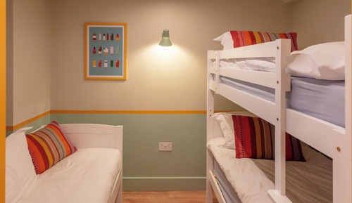 Large Studio, King bed, Bunkbed