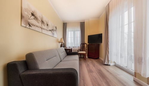 Economy Suite