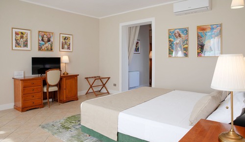 Deluxe Suite, Hill View